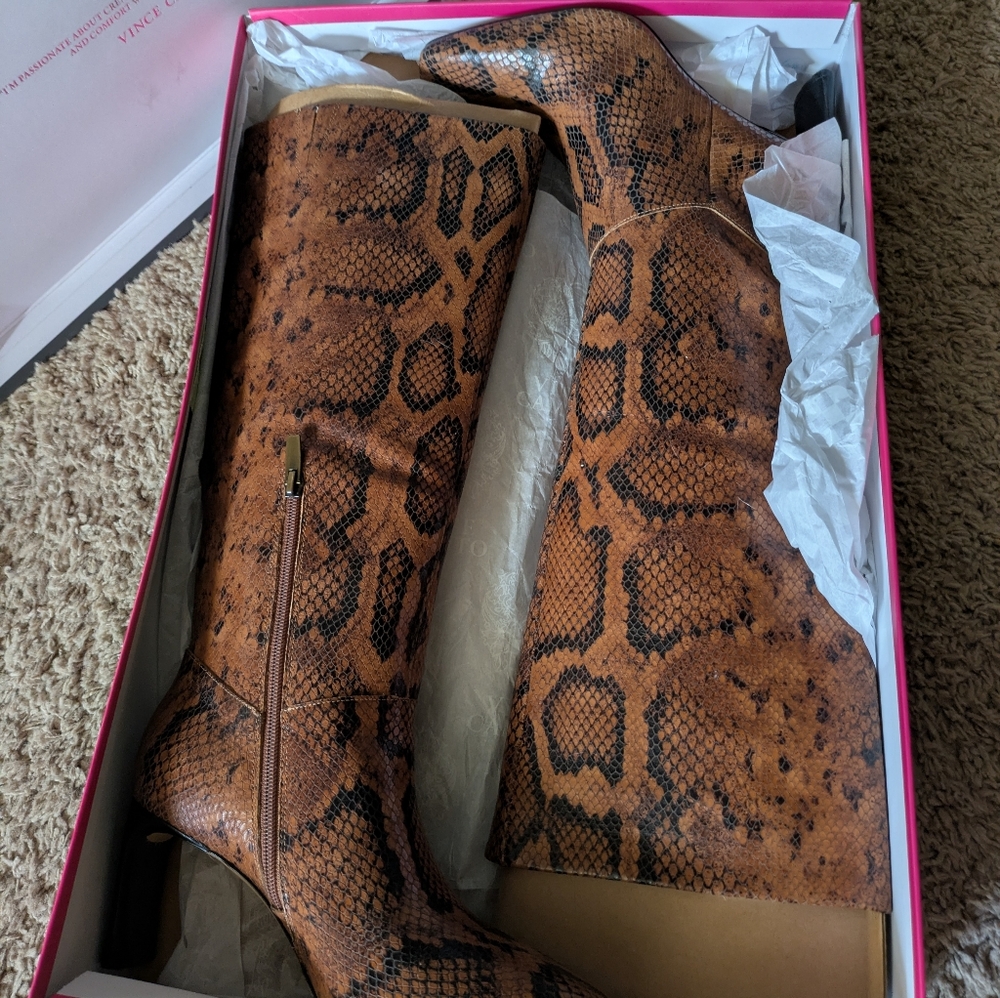 NWT Vince Camuto Hersha Caramel Cream Exotic Shine Boots